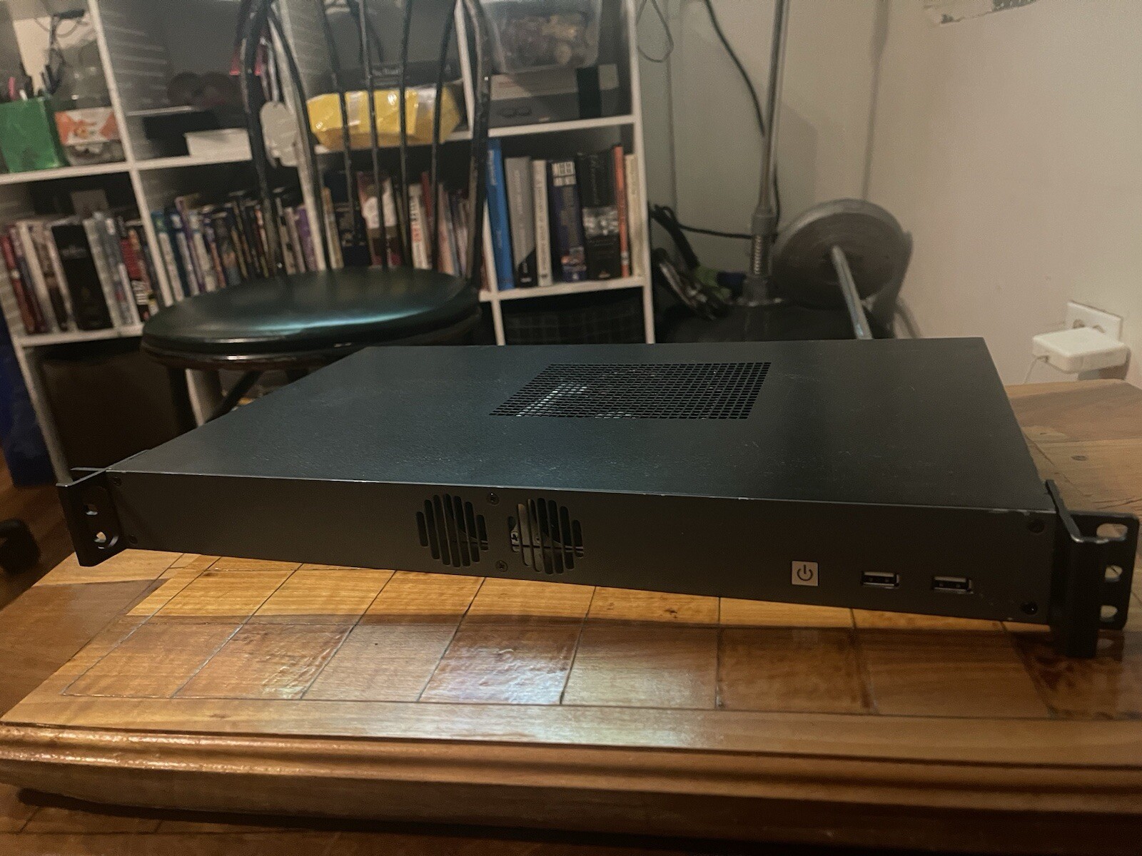 ONLOGIC MK100B-51 1U MINI Server/computer 2TB SSD , 32GB Ram, i7 6700TE 2.40GHz