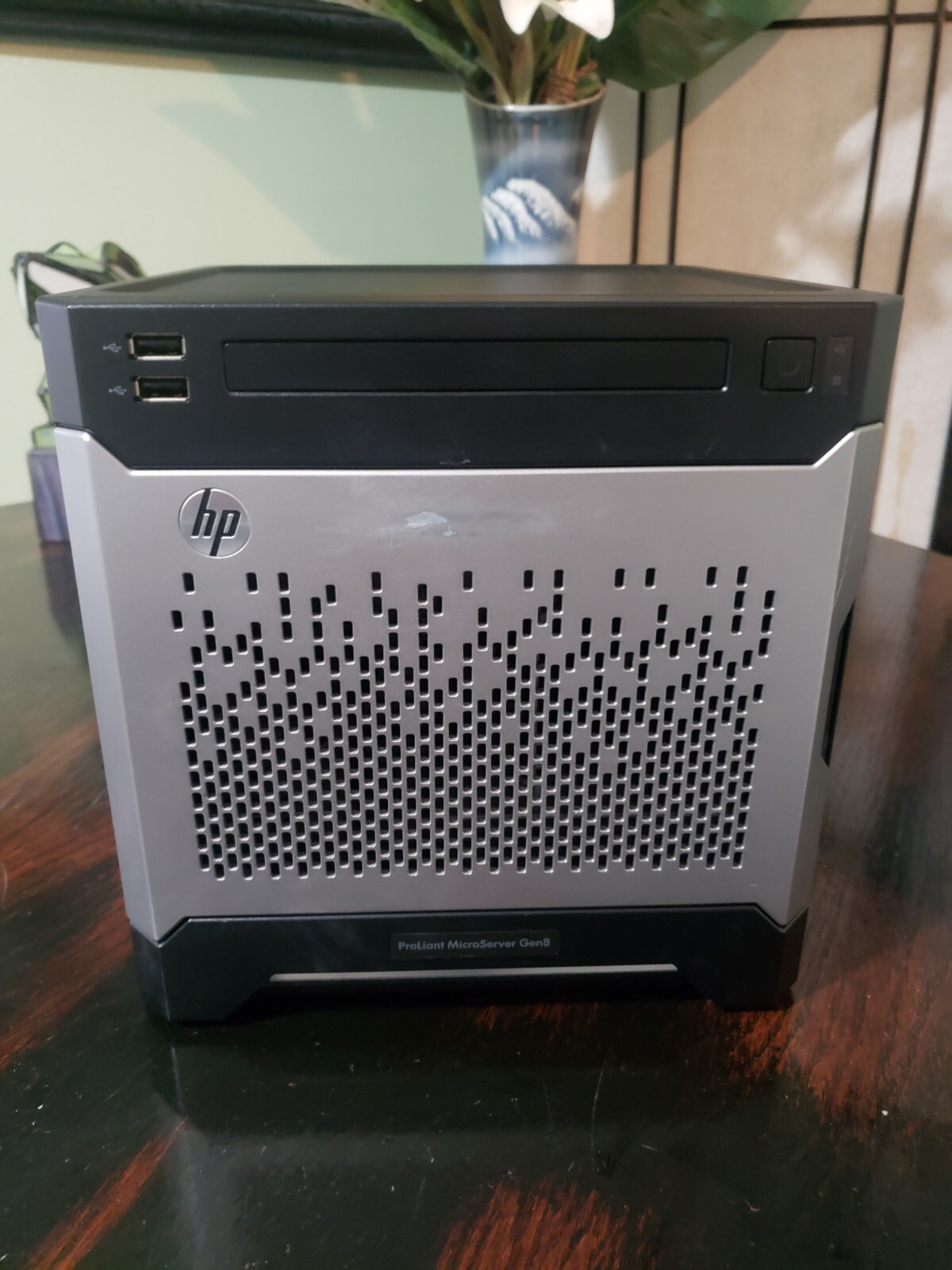 HP ProLiant MicroServer Gen8 G2020T 2GB RAM 4-BAY One 1 TB HDD PID: 712318-001