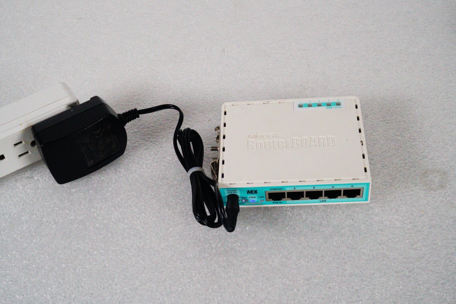 MikroTik RB750Gr3 hEX 5 Port Gigabit 880MHz Dual Core 256MB USB L4 Micro W Adapt