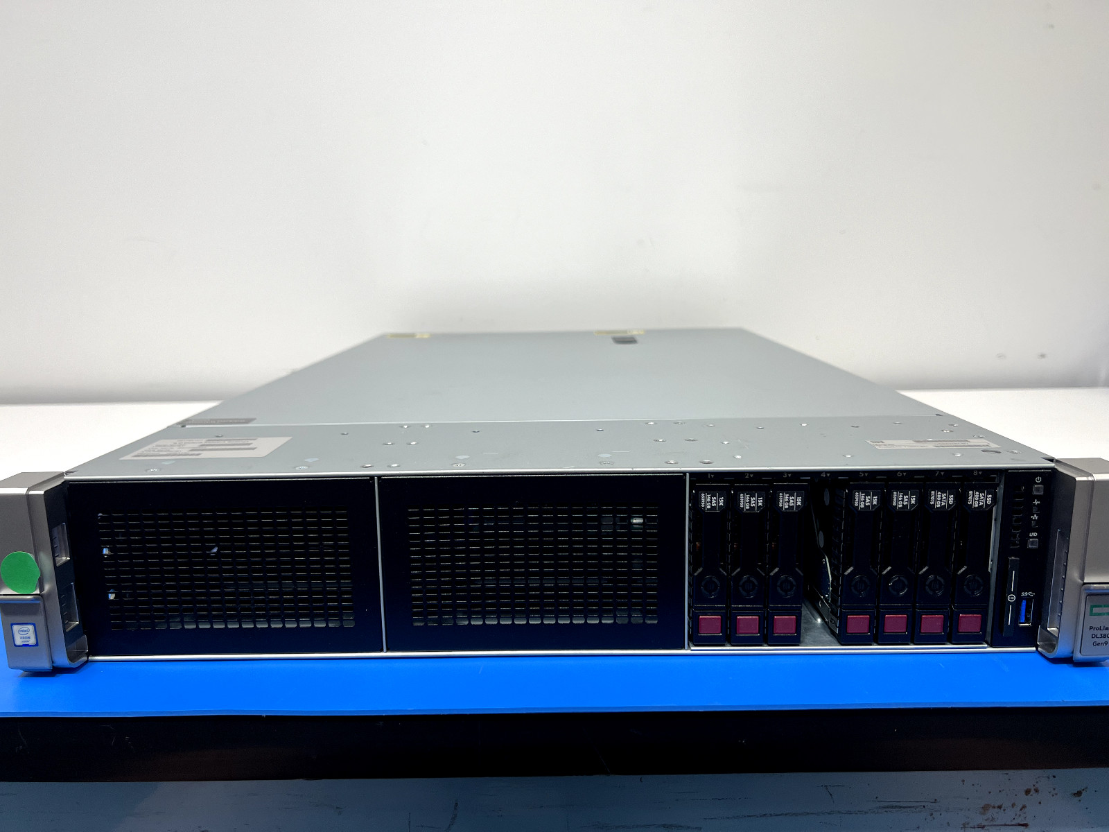 HP ProLiant DL380 Gen9 2x Intel E5-2640 v3 2.60GHZ 32GB 8-Bay  with 7 drives