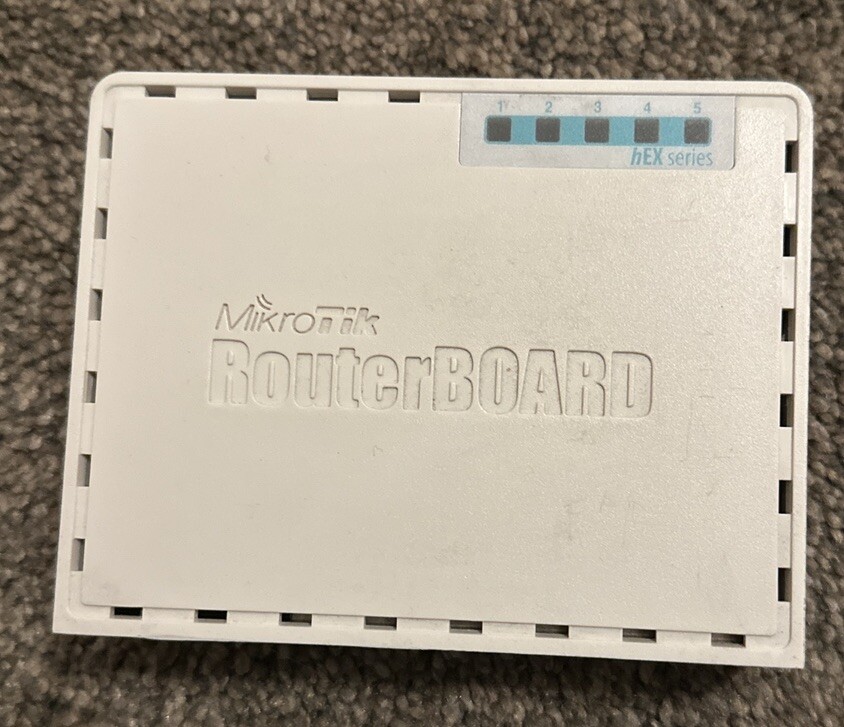 USED MikroTik RouterBOARD 750  5-Port Router