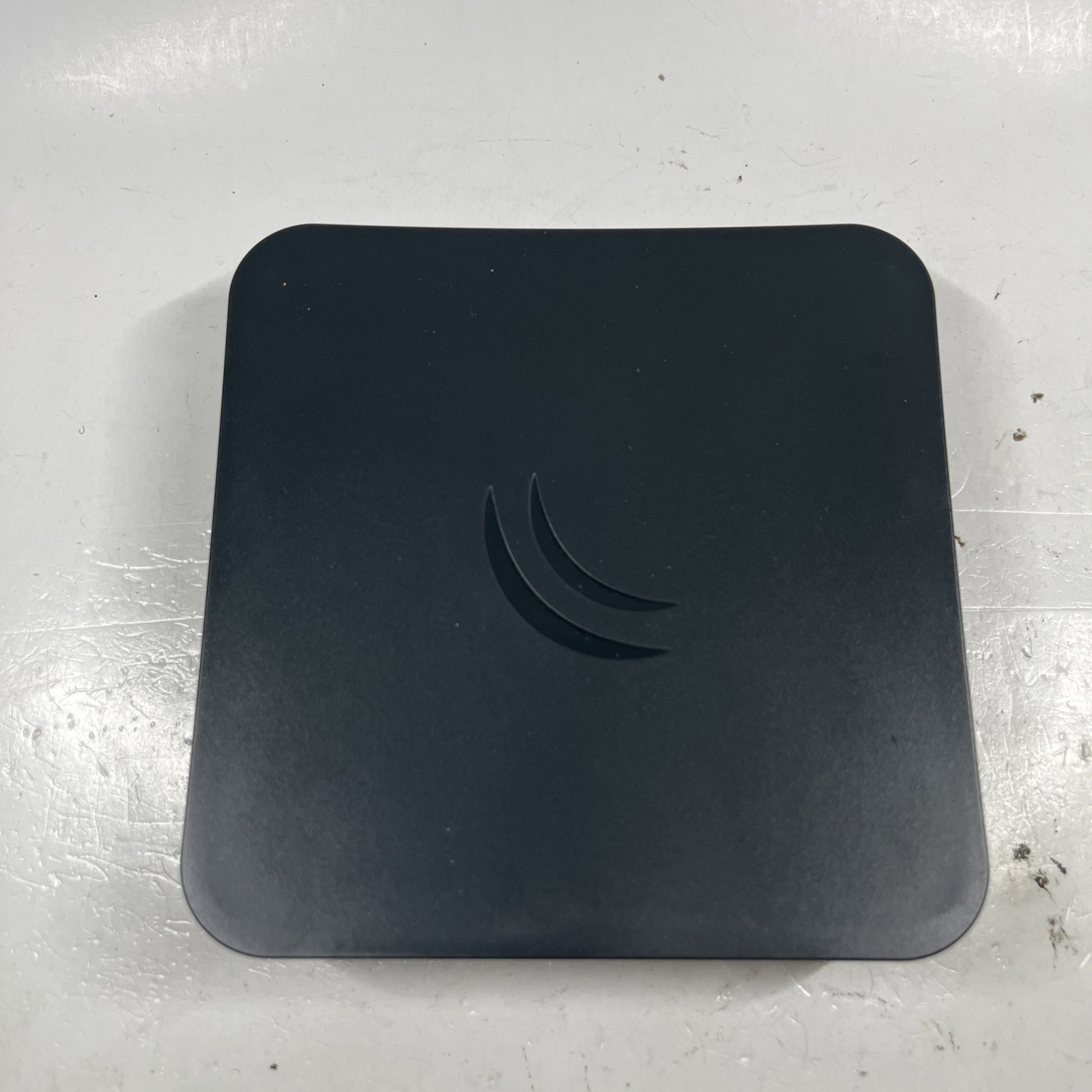 MikroTik MTAO-LTE-5D-SQ mANT LTE 5o 5dBi LTE Antenna 2 Female SMA Connectors