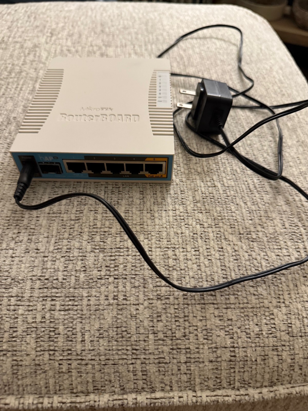 MikroTik hAP AC RouterBoard (RB962UiGS-5HacT2HnT) Triple Chain Access Point