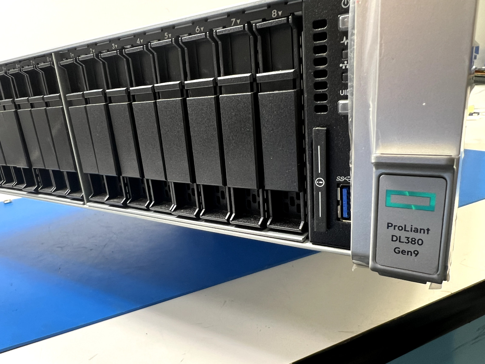 HP ProLiant DL380 Gen9 G9 24SFF 1x E5-2620v4 2.1GHz =8 Cores 64GB P440AR 4xRJ45