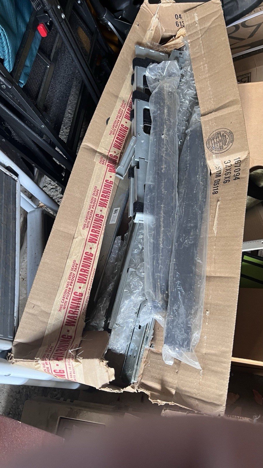 Dell or HP Server mounting sliding rack rails. New. Never used