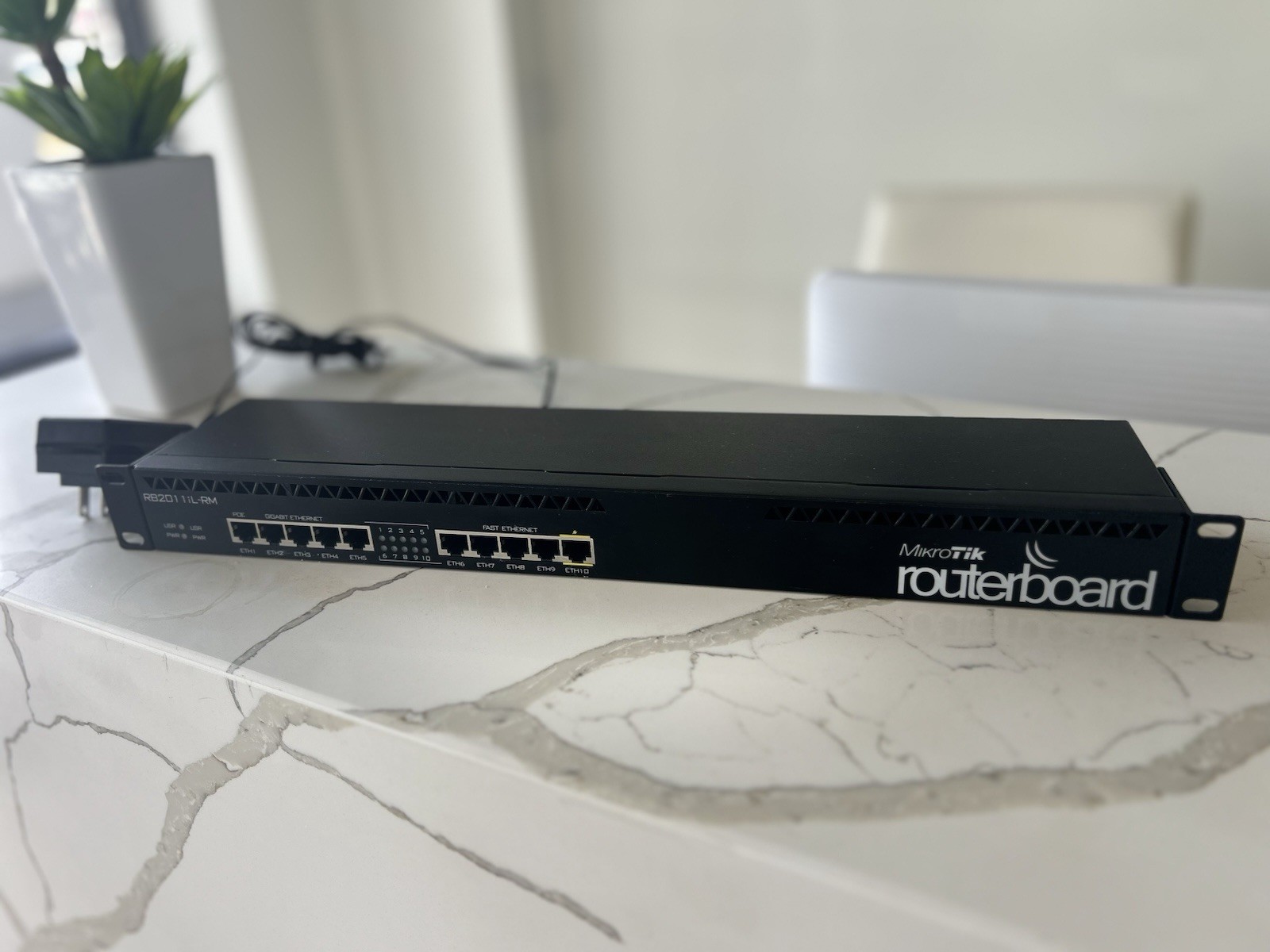 mikrotik rb2011il-rm 5x rj45 100mb/s, 5x rj45 1000mb/s router