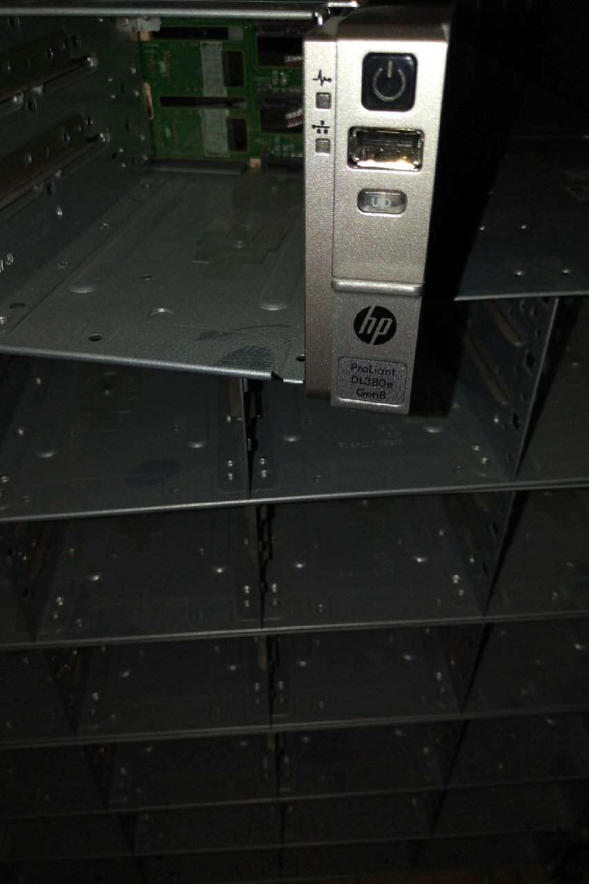 HP DL380e G8 12LFF 2SFF 2 x E5-2450 16-core 96GB P420i/1GB Raid FBWC NO HDD