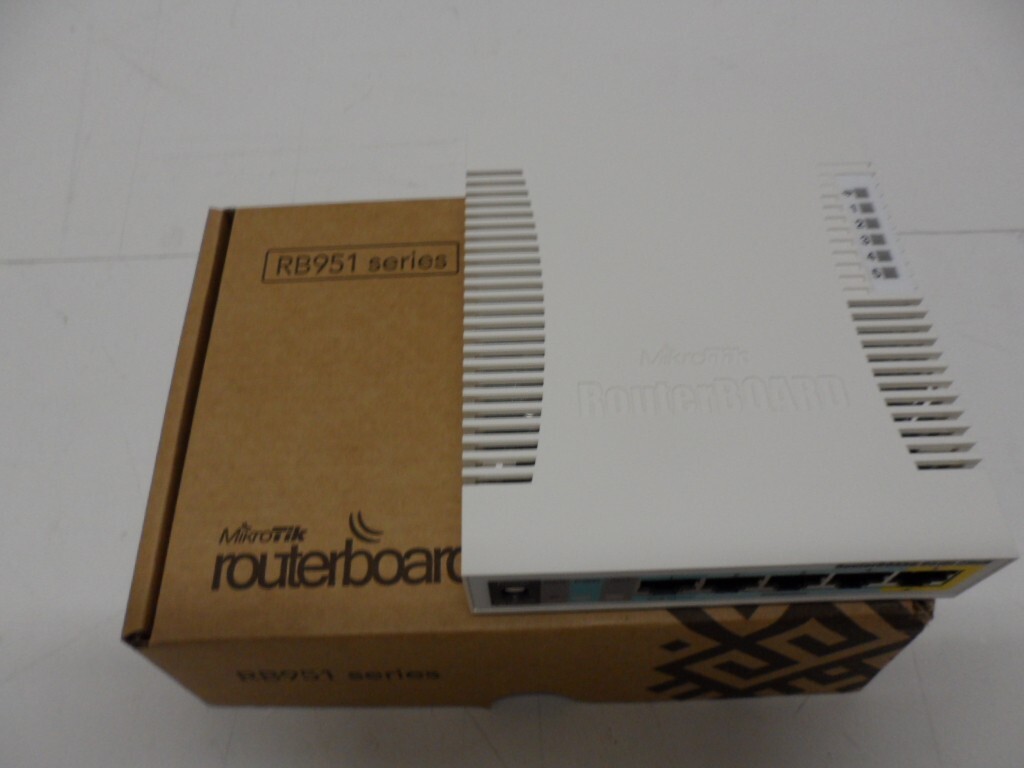 New MikroTik Routers  RB951Ui-2HnD 5-Port Wireless Access Point 1000mW & P/S