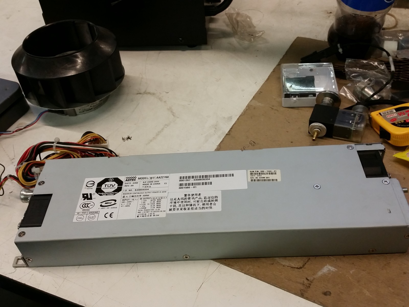Sun Fire Sunfire V240 Server Power Supply 300-1566 320W AA22760