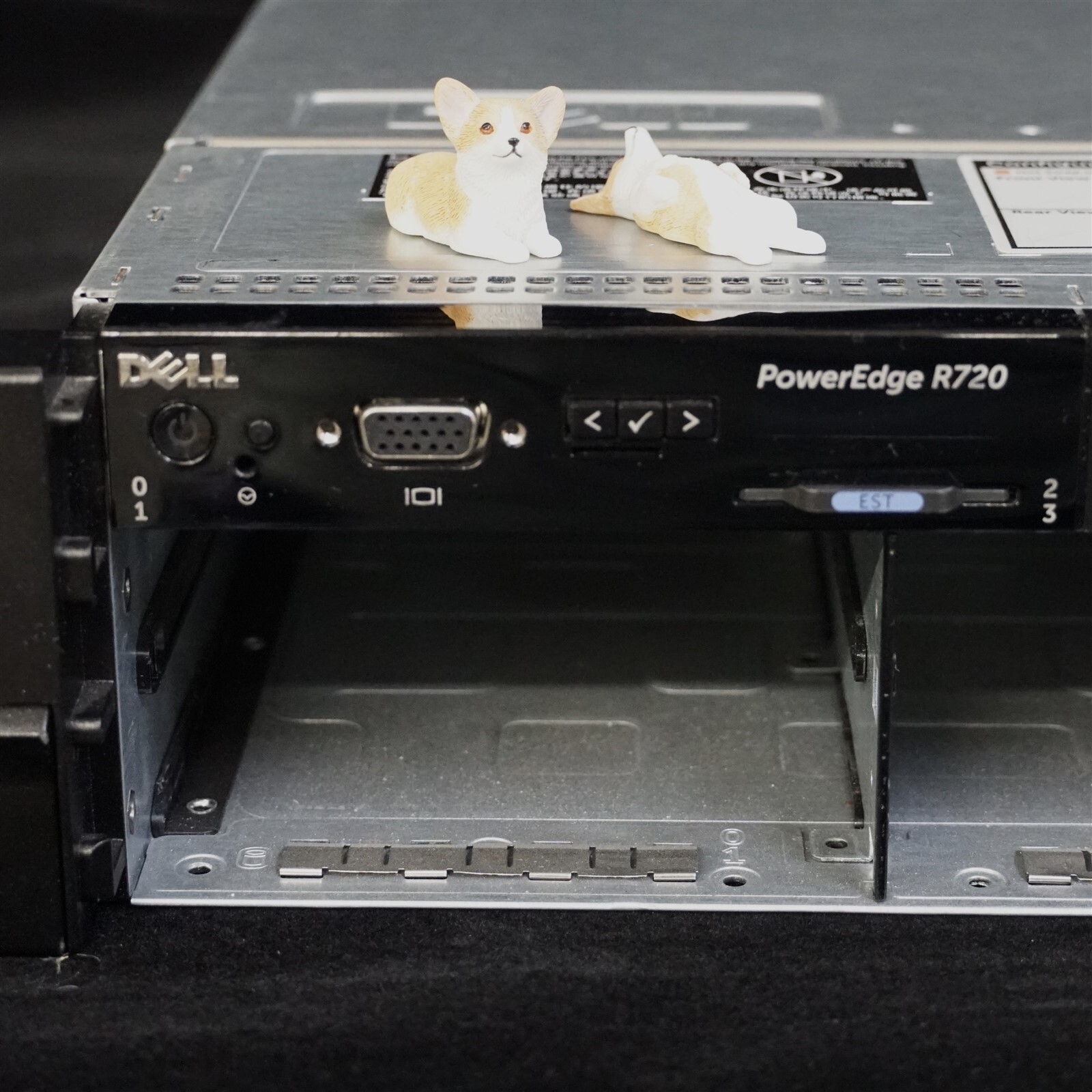 DELL POWEREDGE R720 8LFF 2x 8 CORE E5-2680 2.7GHz 128GB RAM 8x TRAY H710