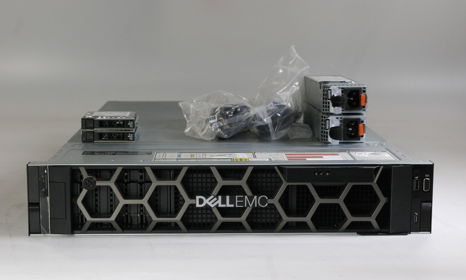 DELL PowerEdge R750xs 2xSilver 4309Y 8C 2.8 Ghz 256G 2x 480G SATA SSD H355 8 bay