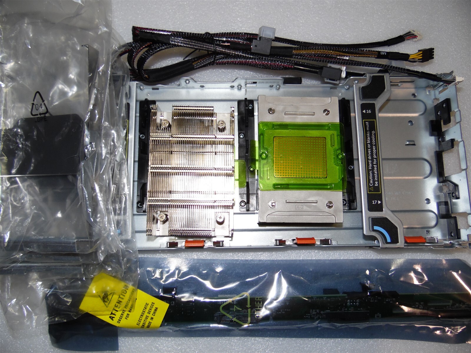 DELL POWEREDGE R730xd LFF SERVER MID BAY HDD CAGE EXPANSION KIT WITH TRAYS 4FHR4