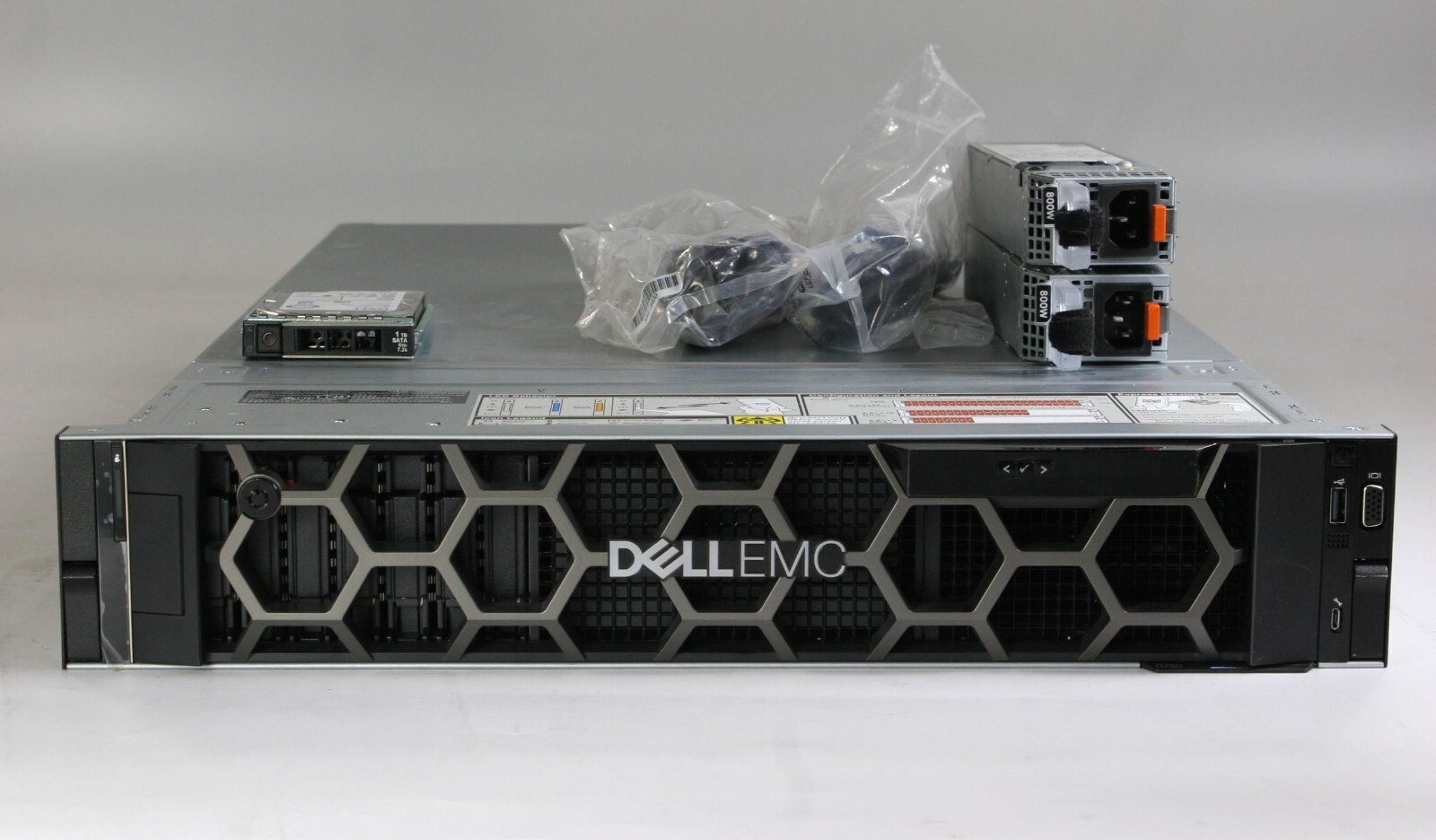 DELL PowerEdge R750 2xSilver 4309Y 8C 2.8 Ghz 256Gb 2x 1.6Tb NVME RAID H755N