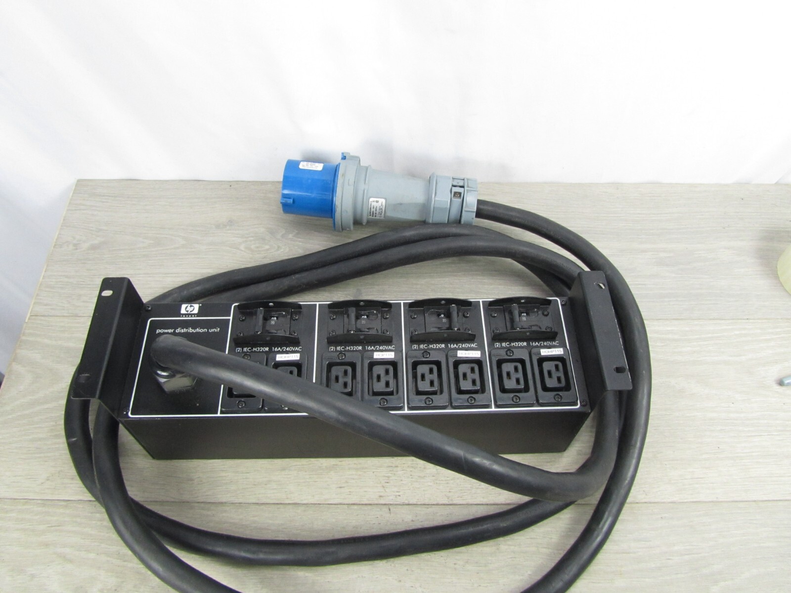HP Server PDU E7683-63001 60A 200-240V 9000/N4000 E7683A Power Distribution Unit