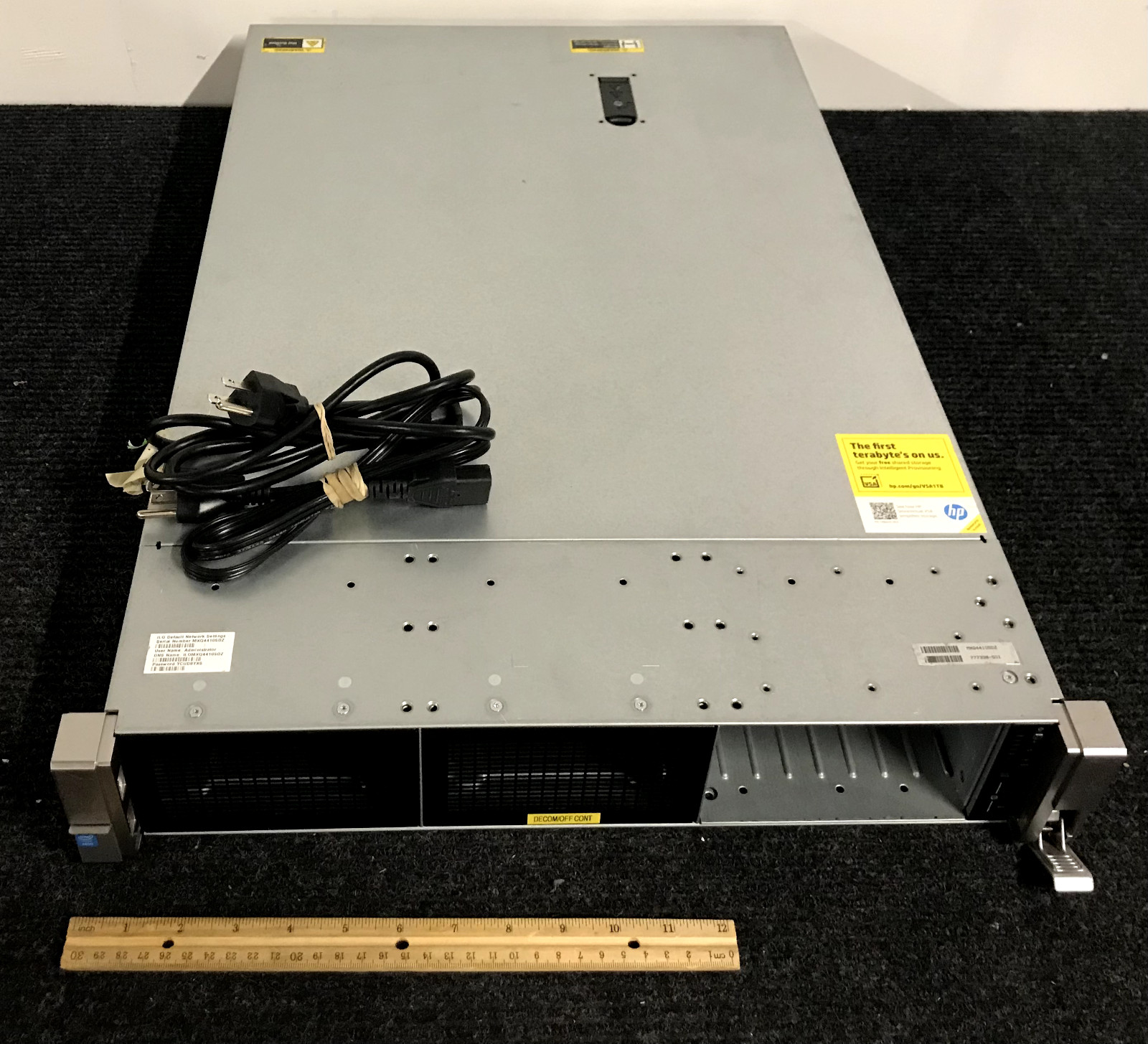 HP Proliant DL380 Gen 9 Server w/ Intel Xeon E5-2640 V3, 32GB RAM & Cords