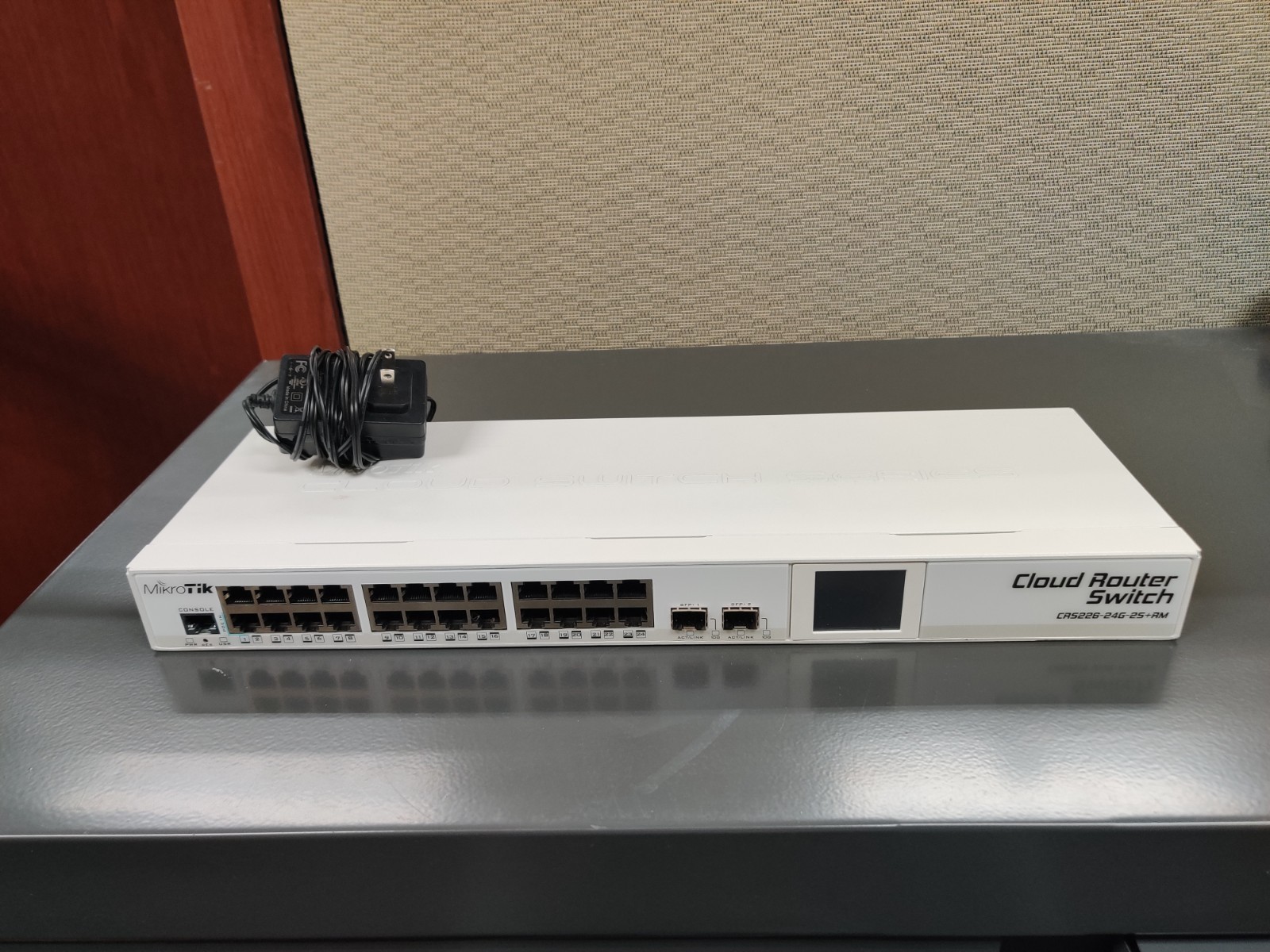 Mikrotik CRS226-24G-2S+RM 24x Gigabit Ethernet Smart Switch, 2x SFP+ ,LCD 64MB R
