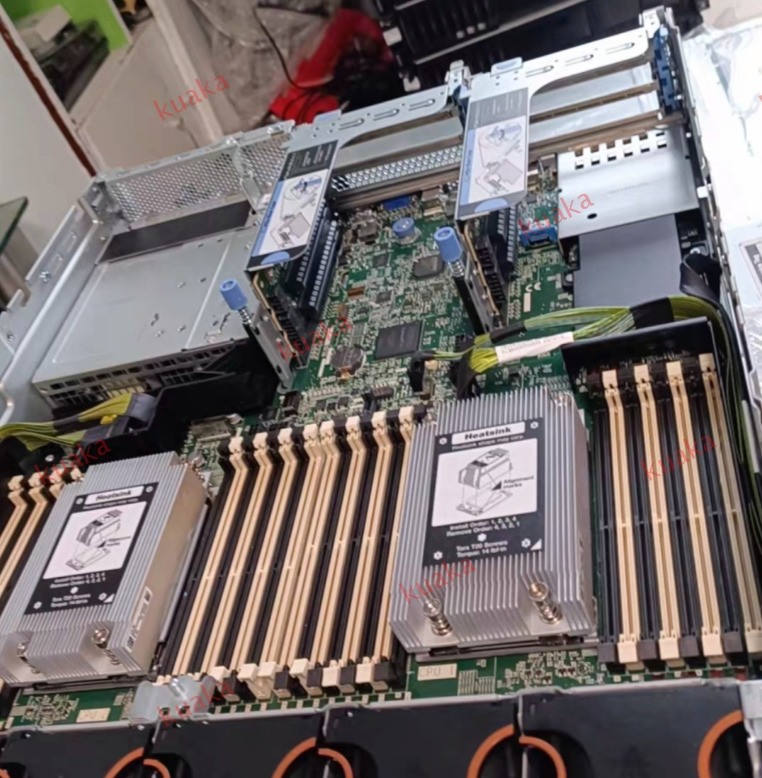 Lenovo ThinkSystem SR665 Server 24X2.5″(8XNVME)/2XEPYC 7302/DDR4 128G 3200Mhz