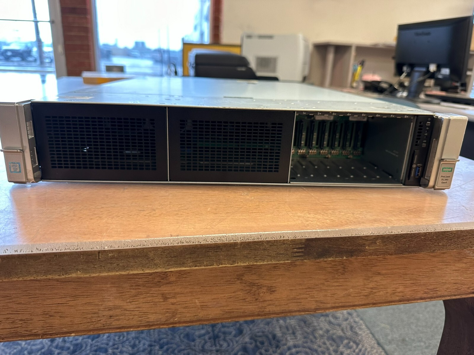 HP ProLiant DL380 Gen9 (2 x Intel Xeon E5-2670 v3 @ 2.3 / 128 GB RAM / 0 GB HDD)