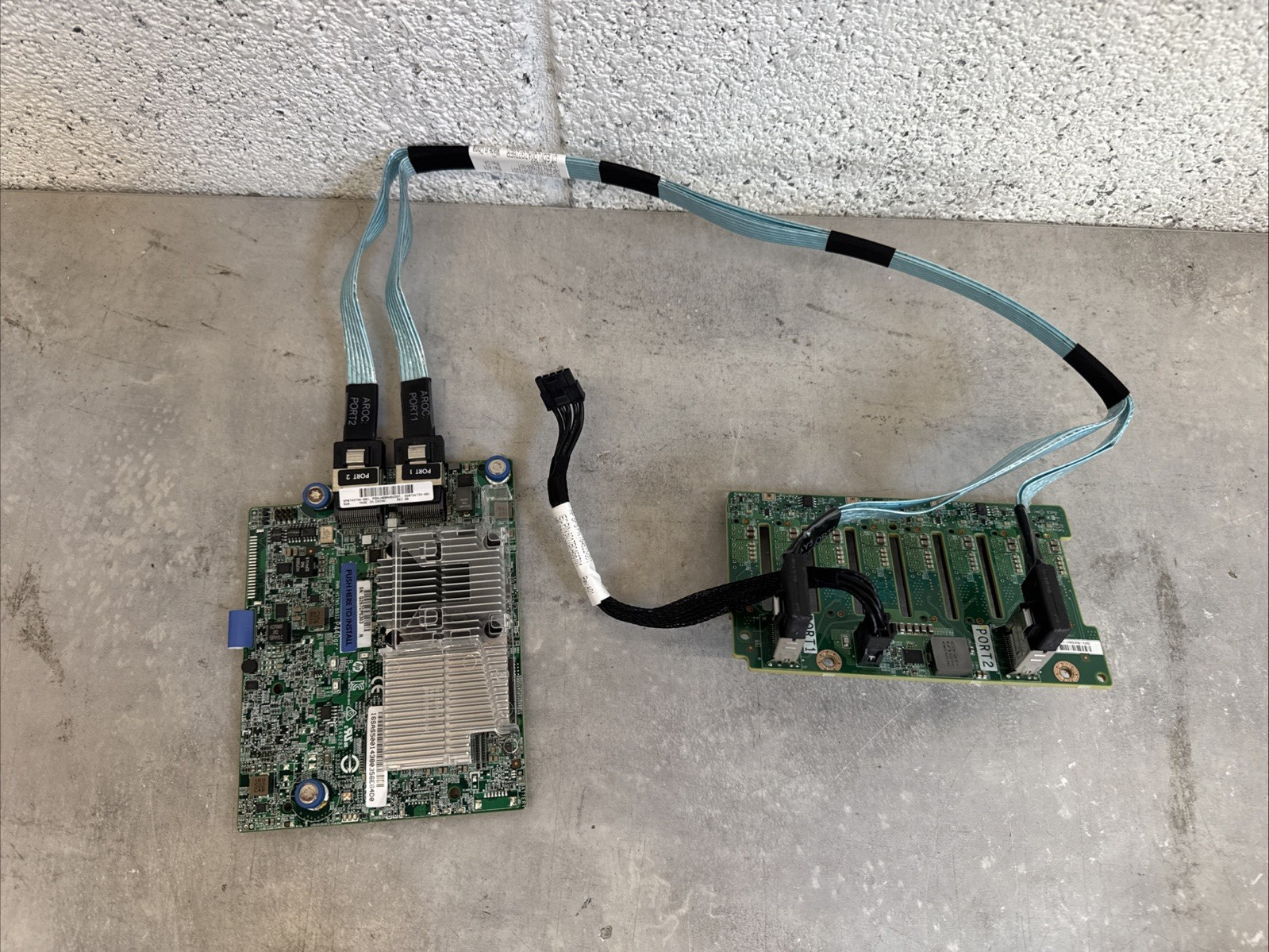 HP Smart Array P840 749796-001 RAID Controller w/ 8-Bay SFF Backplane 729820-001