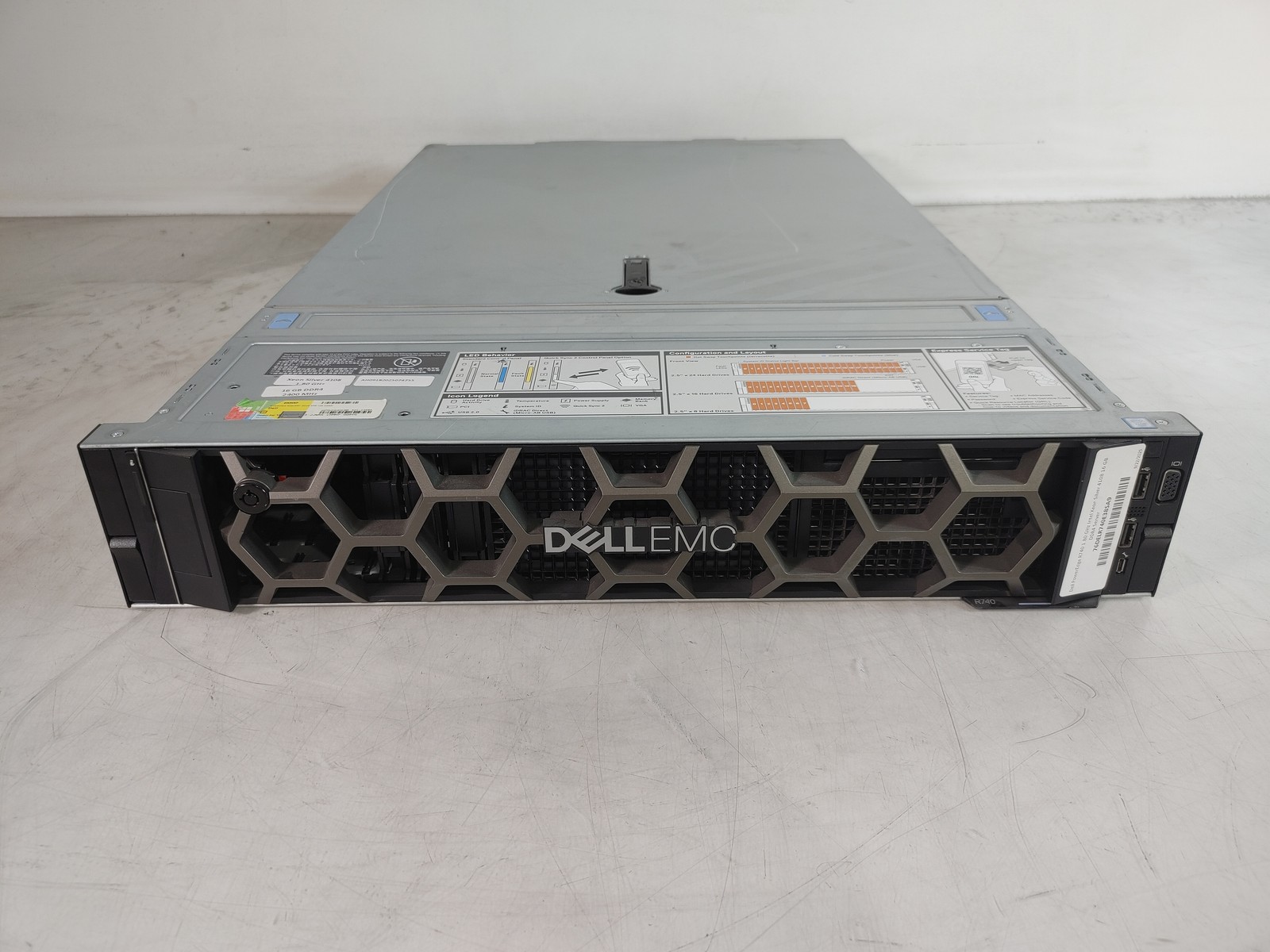 Dell PowerEdge R740 1.80 GHz Intel Xeon Silver 4108 16 GB DDR4 Server