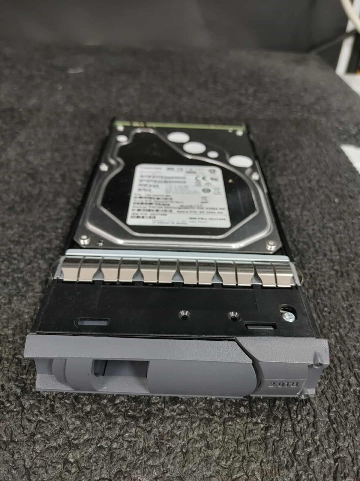 NetApp 2TB 108-00270+B0 X306A-R6 MG03ACA200 SAS 3,5″ Server Hard Drives