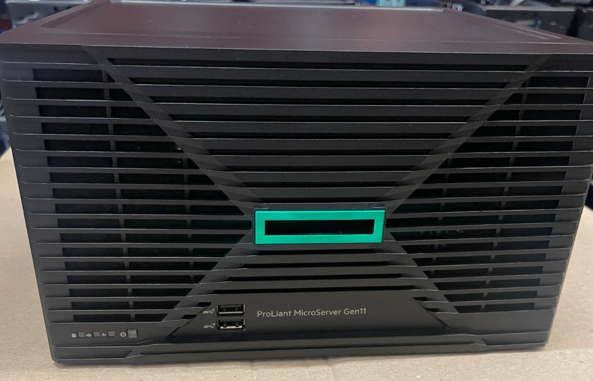 HPE ProLiant MicroServer Gen11 – Xeon E2434 – 32GB DDR5 – 4TB – PS – P74440-005