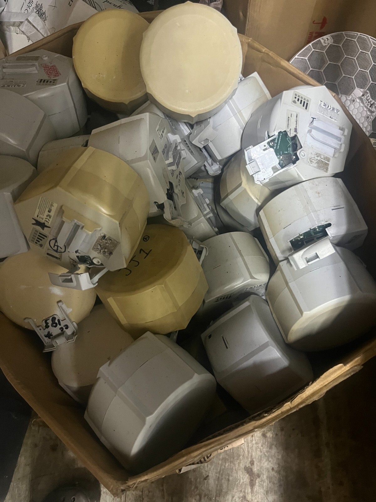 MikroTik SXT LTE  (RBSXTR&R11e) UNTESTED SELLING FOR NON WORKING/SCRAP PRICE
