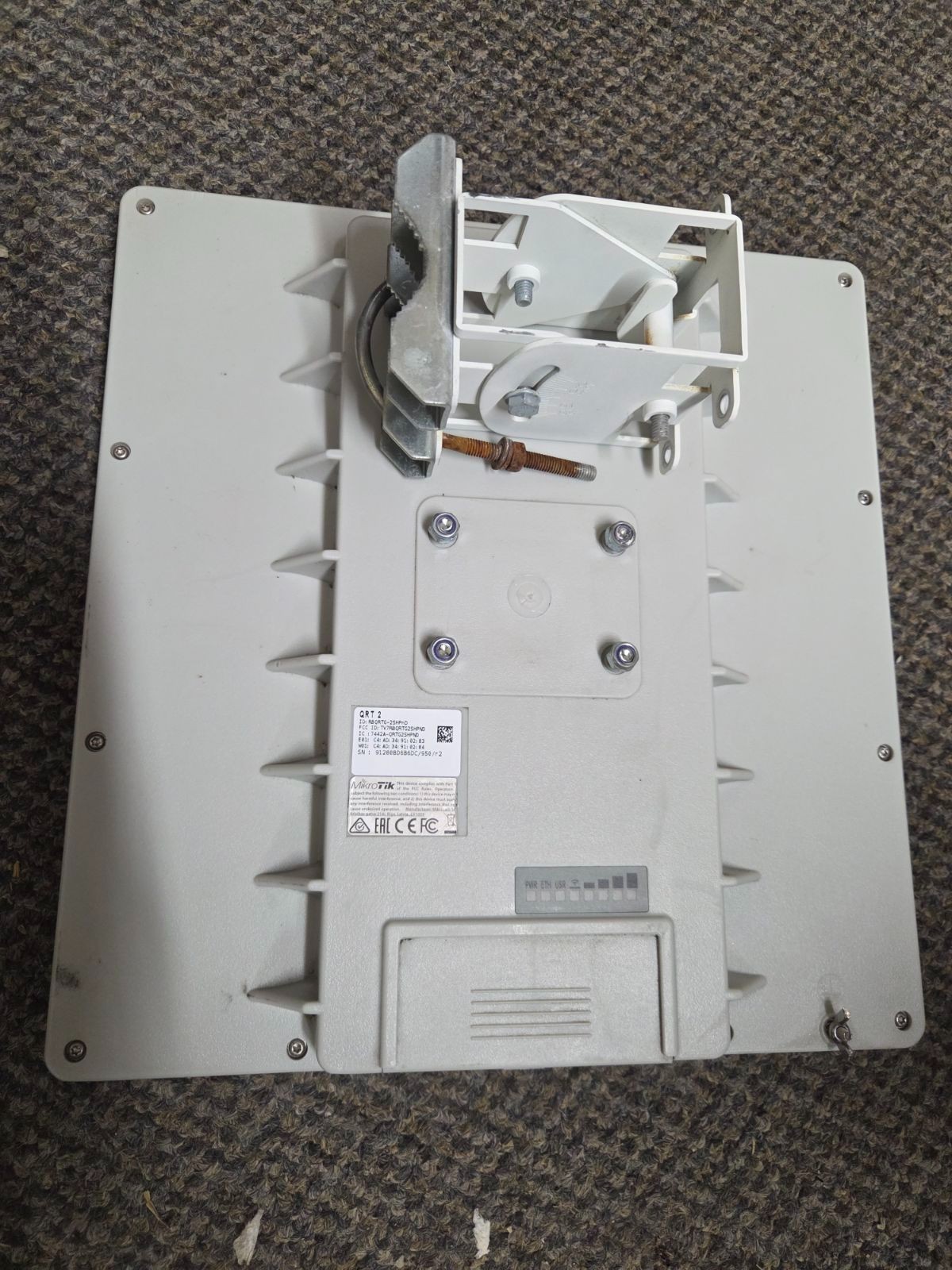 Mikrotik QRT 2.4 GHz 802.11 w/ 17dB Integrated antenna