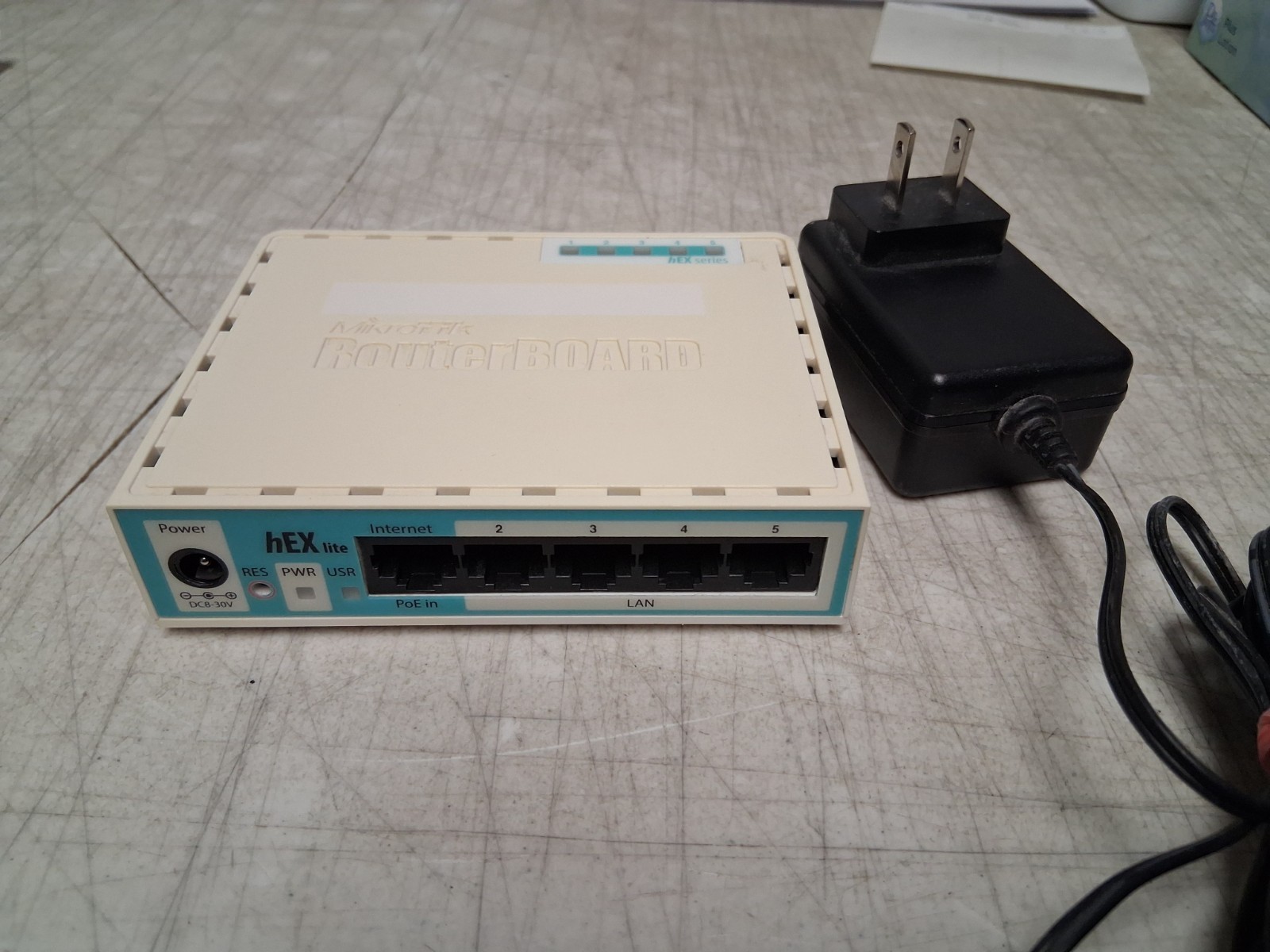 Mikrotik Routerboard RB750r2 (w/ power)   Pre-owned!