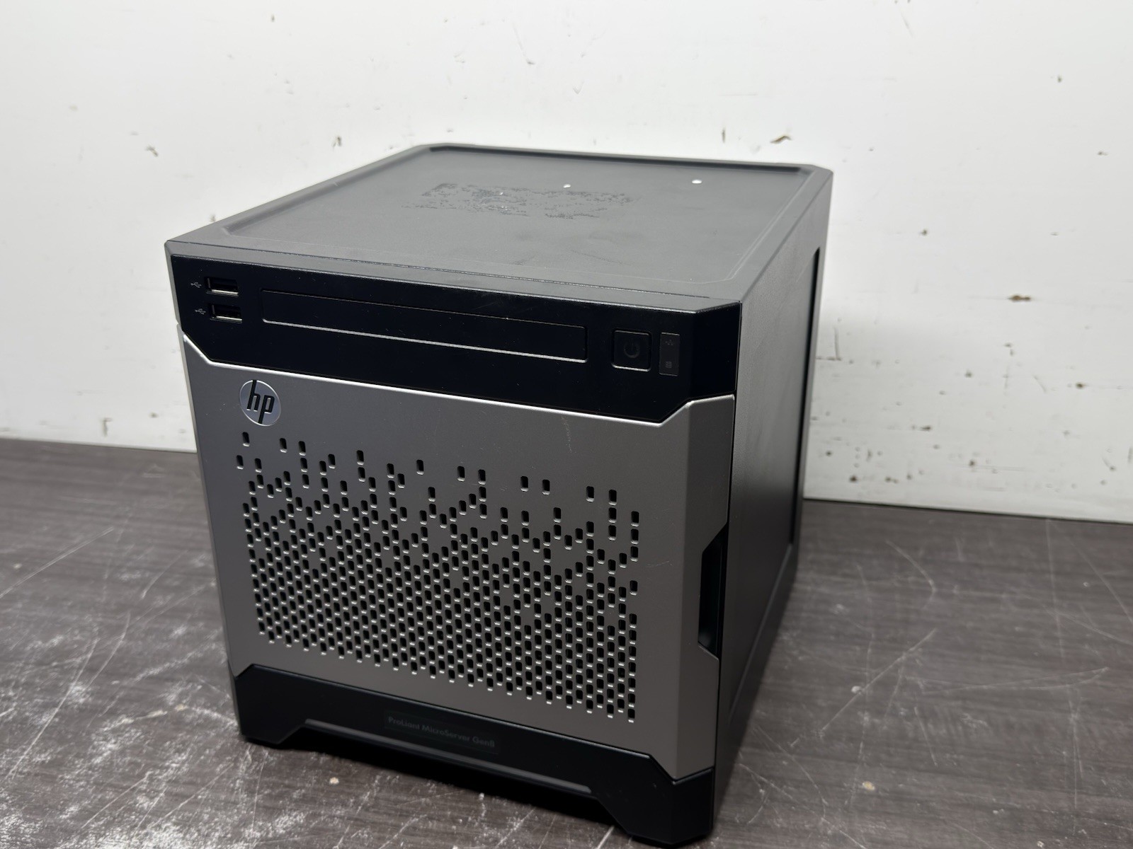 HP PROLIANT  TPS-W003 MicroServer Tower Gen8 8G Ram – B039