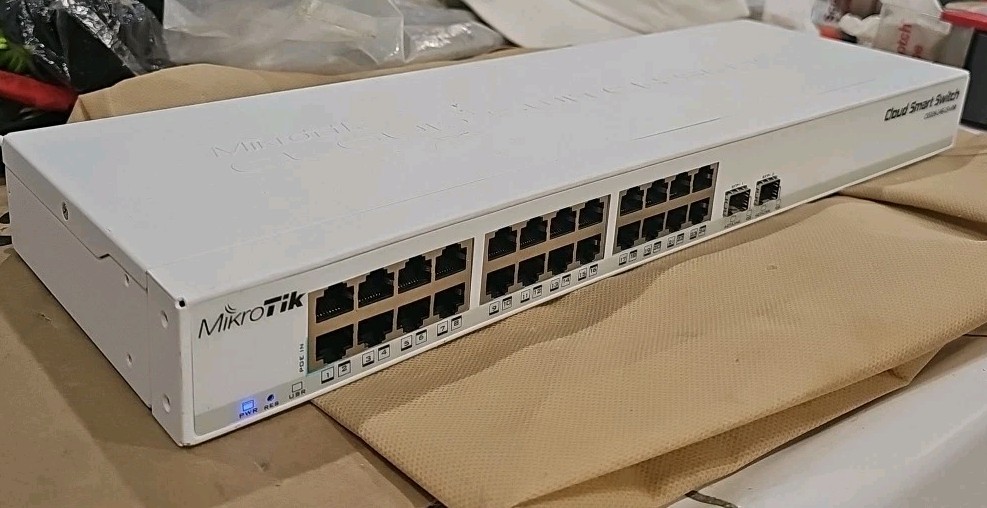 CSS326-24G-2S+RM SwOS powered 24 port Gigabit Ethernet switch with two SFP+ port