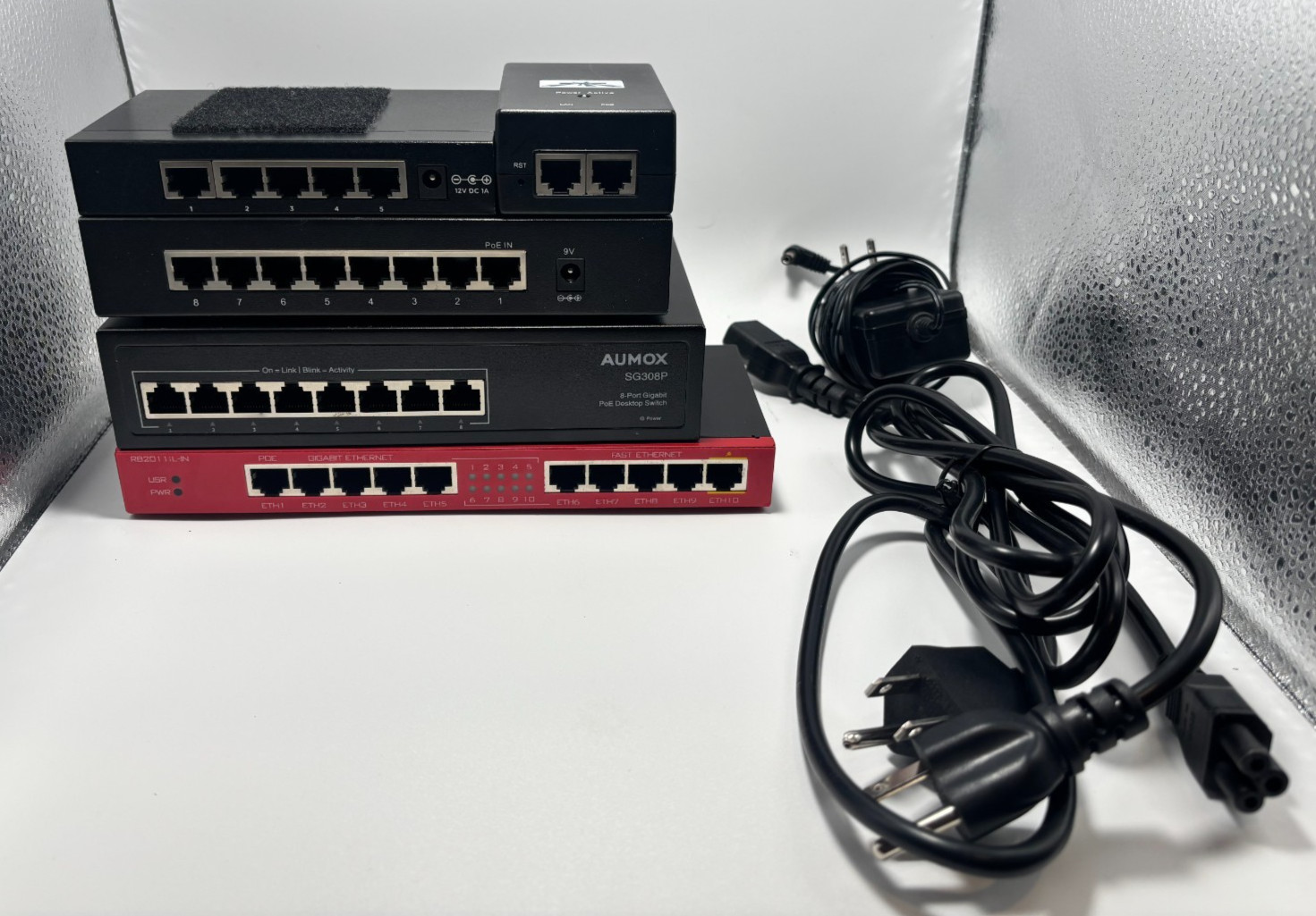 Lot of 5 Assorted External Switch Fast Ethernet 33 Ports Total Aumox Luxul