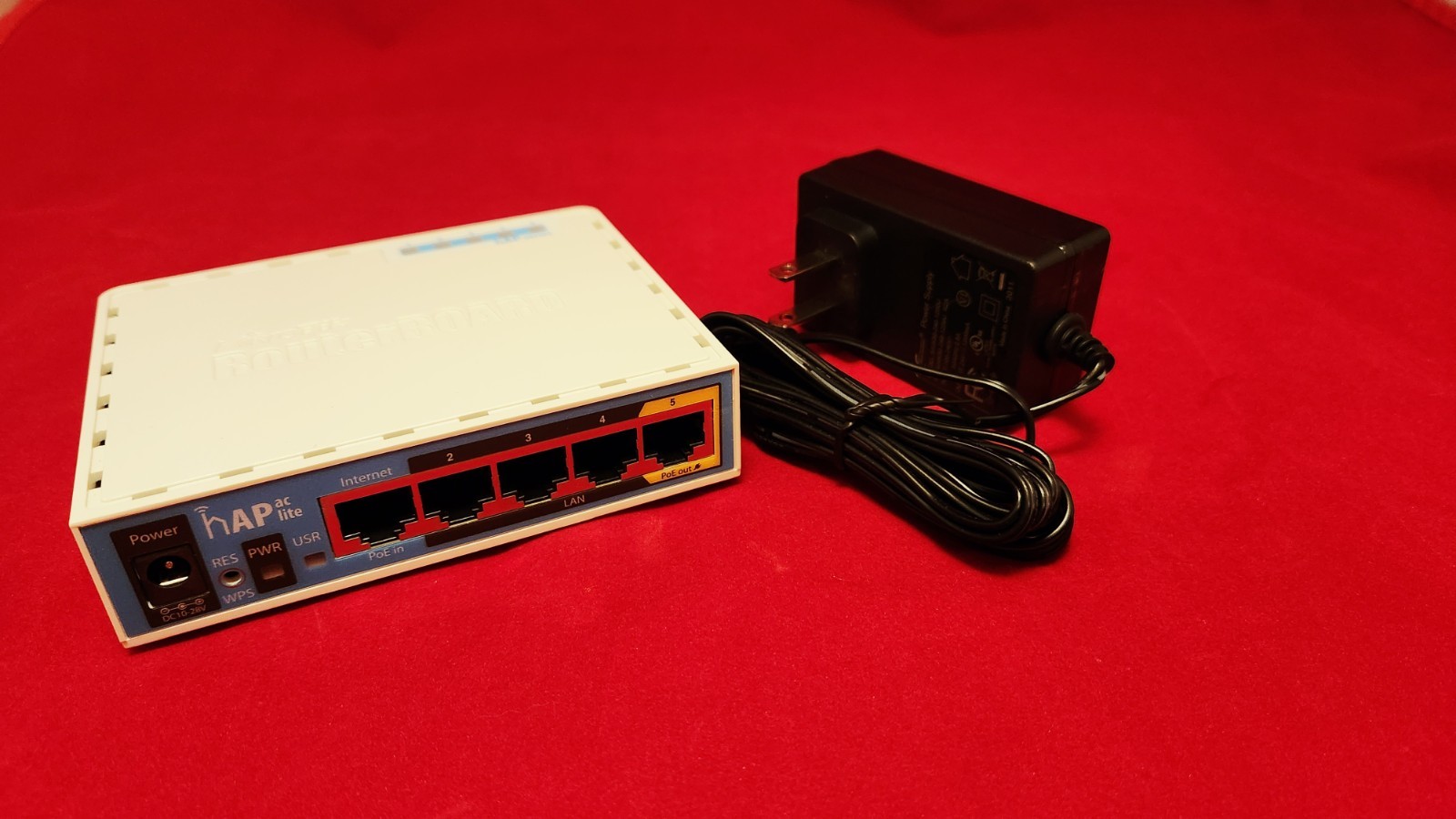 MikroTik hAP ac lite  Access Point (RB952Ui-5ac2nD) w/PoE in And PoE out