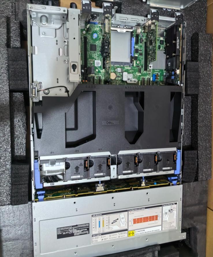 DELL PowerEdge R750xs 2U Server 12×3.5″ H755 Raid Card 1x1400W PSU