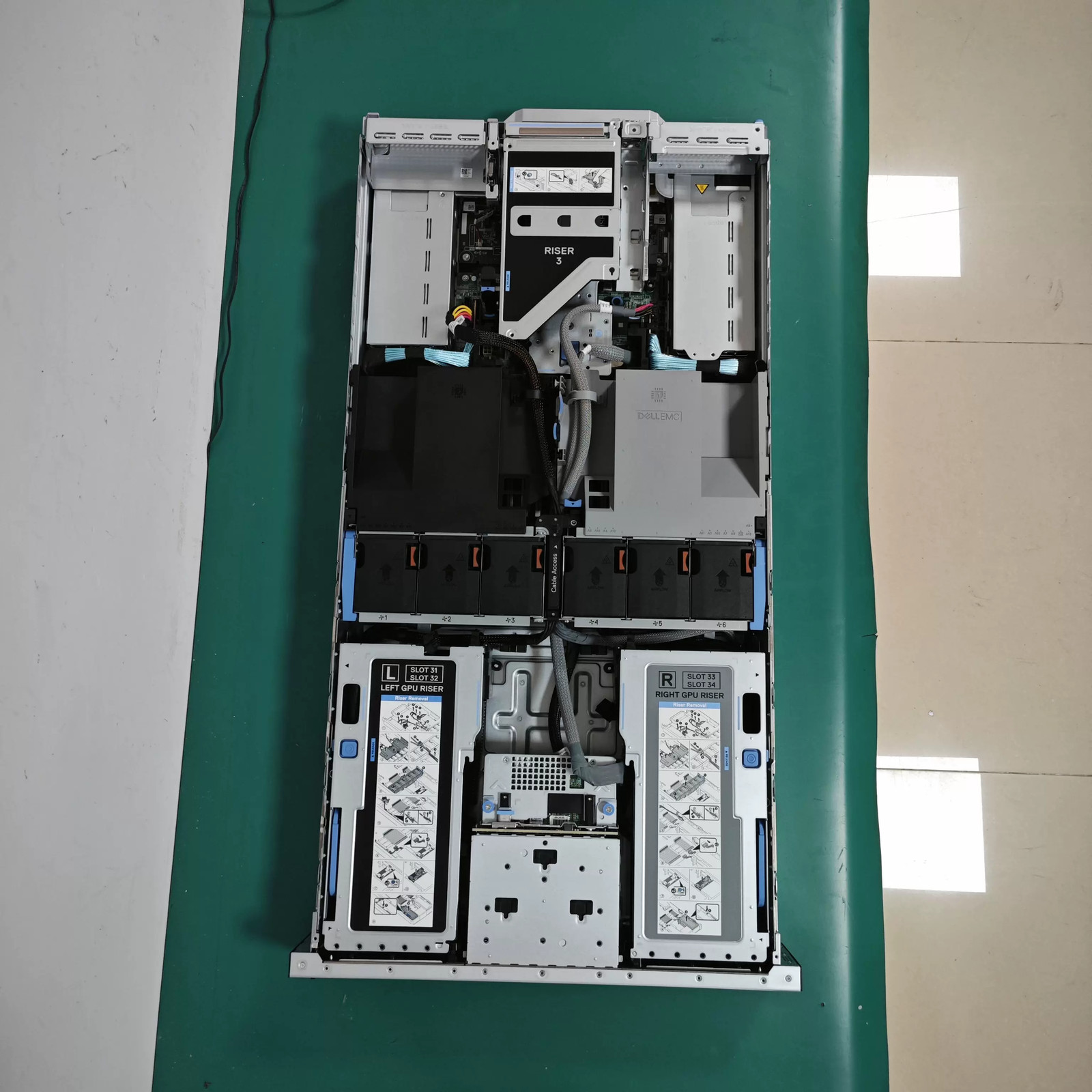 Dell PowerEdge R750XA Server 8X2.5″/2X Gold 6330 CPU/4X 32G 3200MHz RAM