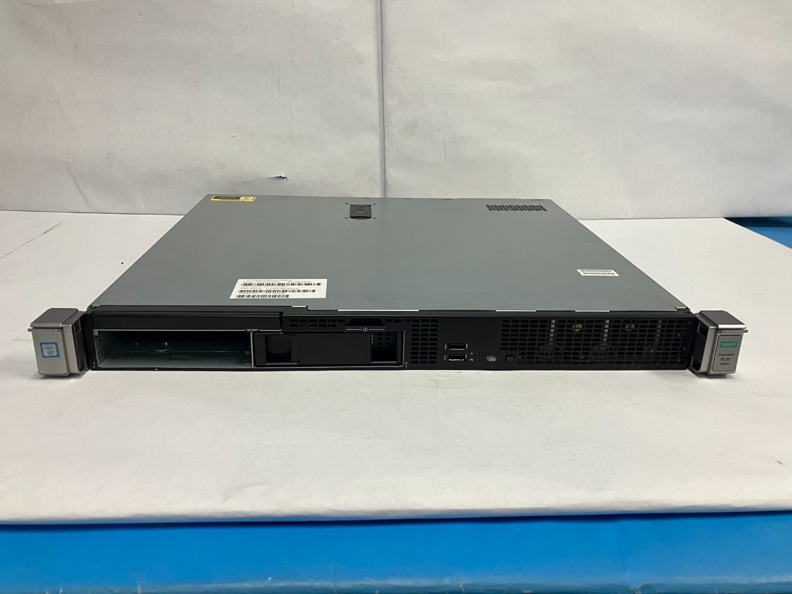 HPe Proliant DL20 Gen9 E3-1220 v6 / 8GB / B140i / 2LFF Hot Plug / 290W PS